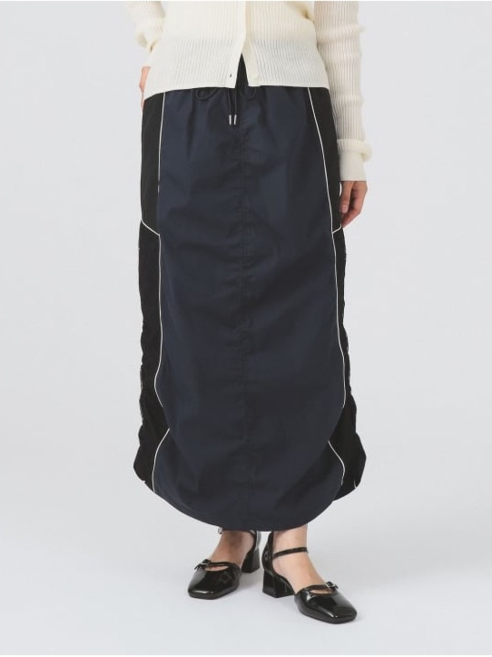 Beams Contrast-Panel Black Maxi Skirt with Side Piping